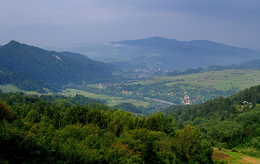 Pieniny. Widok z Szafranwki ( 742 m n.p.m.) na Krocienko i Beskid Sdecki