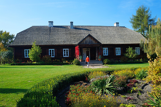 Tokarnia. Muzeum Wsi Kieleckiej. Dwr z Suchedniowa.