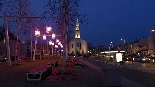Plac Szembeka wieczorem