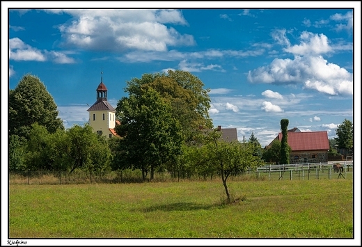 Kiepino - barokowy koci pw. w. Kazimierza z 1742r. widziany od strony cmetarza