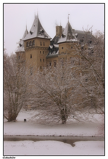 Gouchw - park i zamek w zimowej szacie