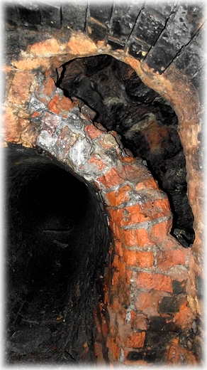 niszczejcy fragment cznika midzy tunelami