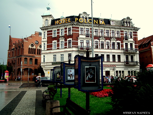 Hotel Polonia a w gbi Urzd Miasta Torunia