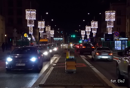 Warszawa ju witeczna. Iluminacja na ul. witokrzyskiej.