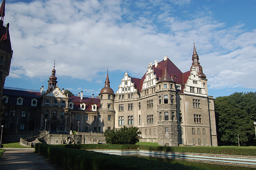 Moszna - Zachodnie skrzydo zabudowane w latach 1912-1914 w stylu neorenesansowym