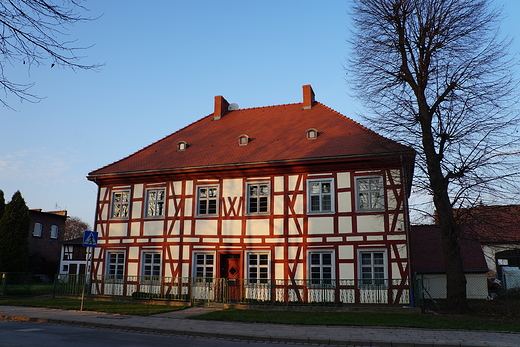 Budynek pastorwki z 1626 r. Obecnie plebania. Wrocaw Pracze Odrzaskie, ul Brodzka