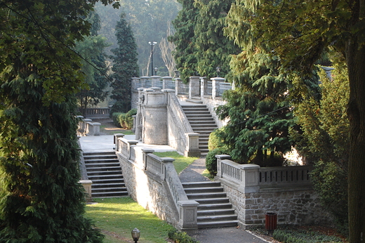 Rogw Opolski - Zamkowe schody w parku