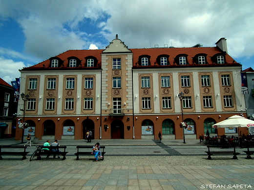 kolorowe kamienice w rynku.