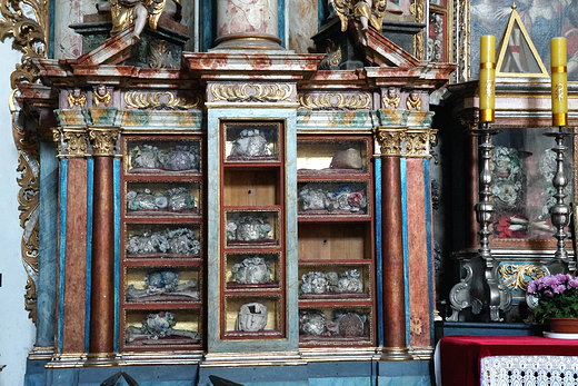 Ląd. Pocysterski kościół pw. NMP i św. Mikołaja, XIIXIII- fragment ołtarza-relikwiarza św. Urszuli