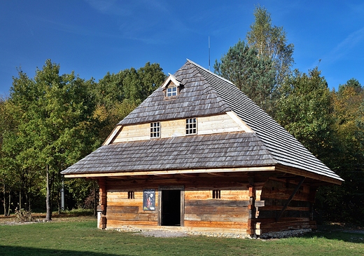 Tokarnia. Muzeum Wsi Kieleckiej. Spichlerz ze Staszowa z XIXw.