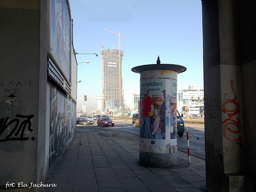Warszawa. Ul. Towarowa i budowa Warsaw Spire.