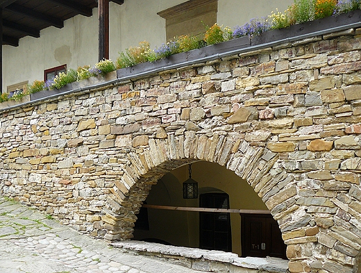 Pieniny. Fragment dziedzica wewntrznego zamku DUNAJEC w Niedzicy.