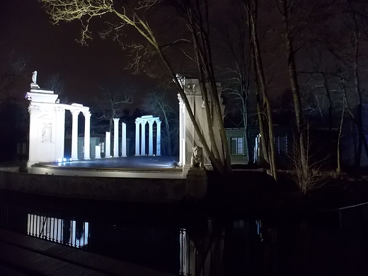 Warszawa. Zimowy Wieczr wiata w azienkach.