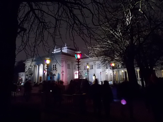 Warszawa. Zimowy Wieczr wiata w azienkach.