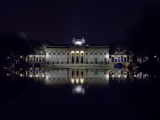 Warszawa. Zimowy Wieczr wiata w azienkach.