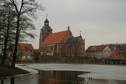 Widok z nad stawu myskiego - Barczewo koci w. Anny