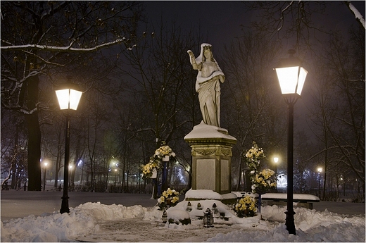 Statua Najwitszej Matki Boskiej.