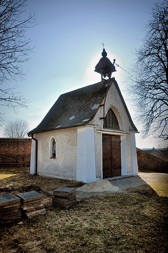 Kapliczka Szensztacka na kocielniaku w Kietrz