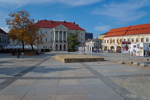 Kielce. Rynek.Widok na gmach Urzdu Miasta.