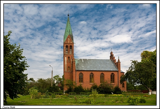 Czarne Mae - neogotycki koci wybudowany w 1870 r.