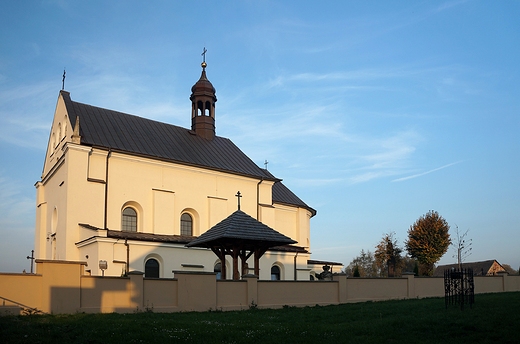 Nowa Supia. Koci parafialny pod wezwaniem witego Wawrzyca  wybudowany w 1678 r. w stylu pnorenesansowym