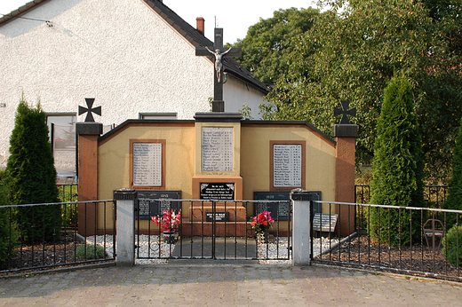 Broec - Pomnik polegych w I i II wojnie wiatowej oraz powsta lskich