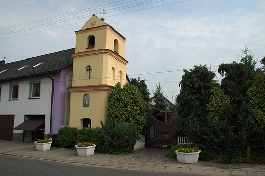 uela - Kaplica i pomnik polegych w I i II wojnie wiatowej