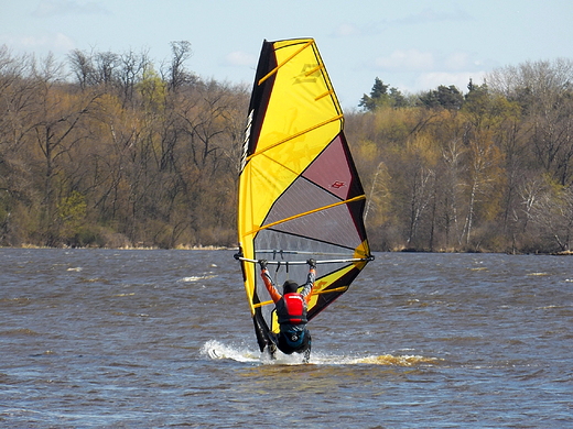 Zegrze Poudniowe. Windsurfing na Narwi.