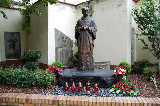 Opole - Pomnik b. ks. Jerzego Popieuszki