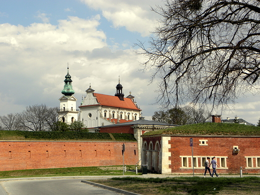 zamojska katedra i fragment fortyfikacji