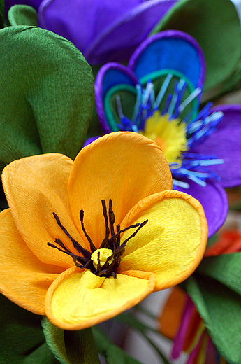Lipniki - kolorowe kwiaty z bibuy. Wyrb miejcowych gospody