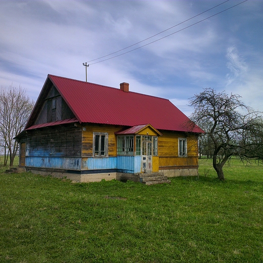 Stara, niszczejca plebania w Pasynkach