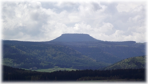 Widoki z wiey widokowej w Suszynie - Szczeliniec