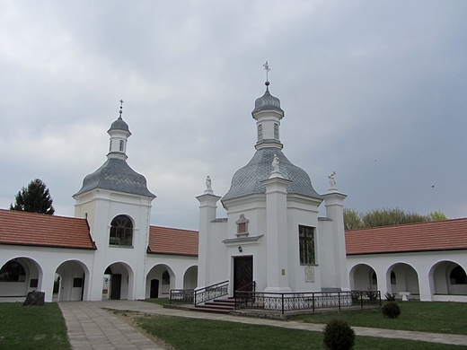 Zesp klasztorny bernardynw. Sanktuarium MB Skpskiej