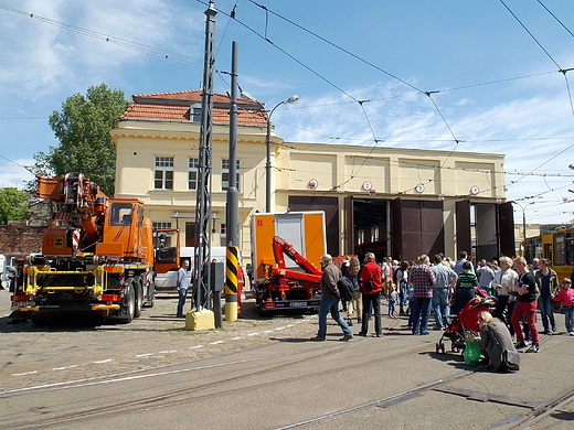 Warszawa. Noc Muzew 2015 w zabytkowej zajezdni na Pradze.