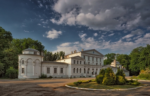 Gniazdo Grzymalitw, Paac, Stadnina Koni