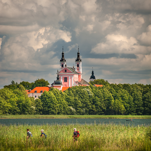 Wigierski klasztor - jeden z najbardziej malowniczo położonych kościołów w Polsce
