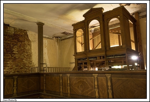 Stare Prauchy - opuszczony poewangelicki koci z 1833 r. _ organy z 18