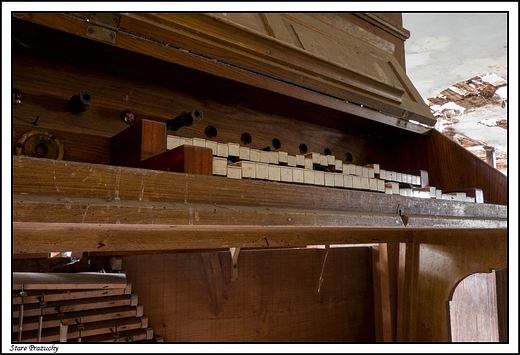 Stare Prauchy - opuszczony poewangelicki koci z 1833 r. _ organy z 18
