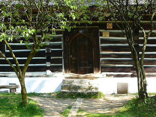 Maopolska.Skansen w Wygiezowie - wejcie do chaupy.