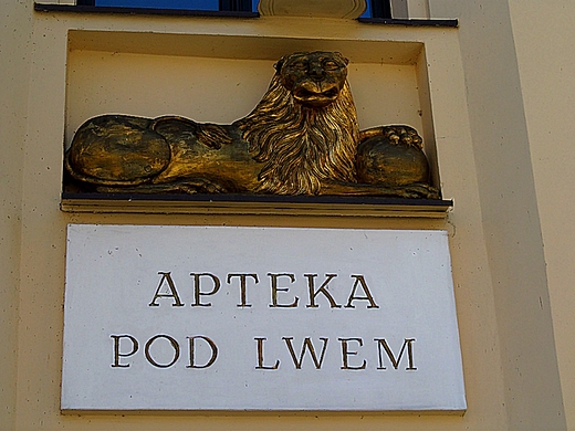 APTEKA POD LWEM