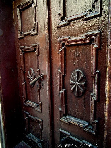 drzwi oryginalne sprzed 100 lat pochodzce z domu Szymona Klugera a obecnie znajduj si w Cafe Bergson