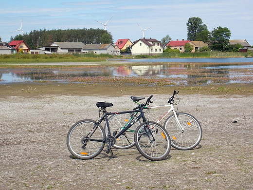 Mikoszyn. Wysychajce jeziorko.