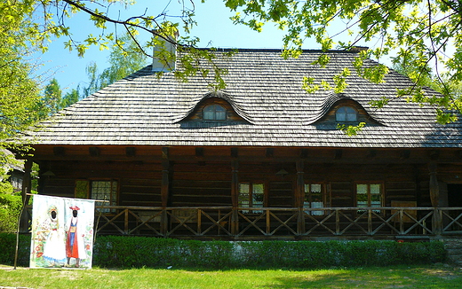 Nadwilaski Park Etnograficzny w Wygiezowie - karczma z XIXw. na terenie skansenu.