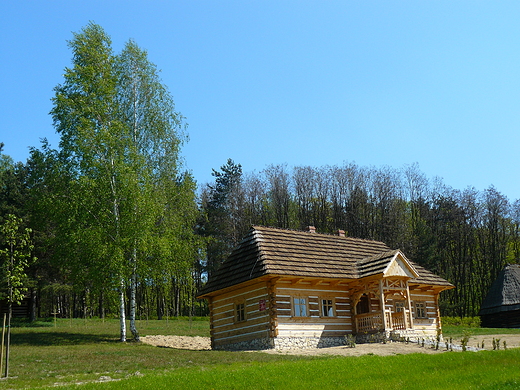 Skansen w Wygiezowie - rekonstrukcja chopskiej chaupy.