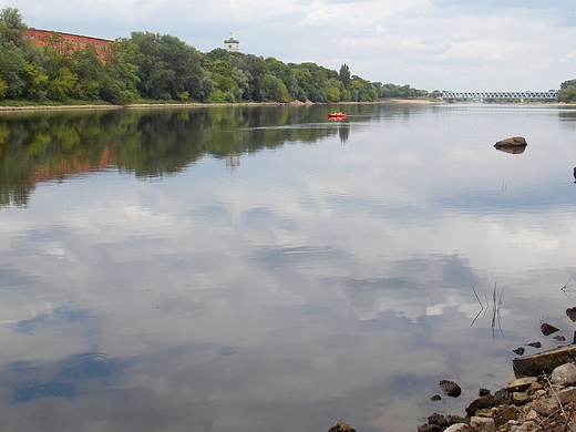 Narew przed ujciem do Wisy. Po lewej stronie Twierdza Modlin.