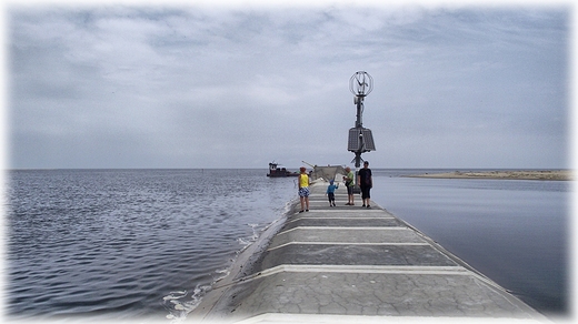 Mikoszewo- na prawym brzegu przekopu Wisy- po lewej przekop, po prawej morze