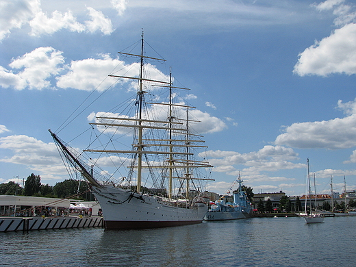 Dar Modziey oraz okrt  muzeum ORP Byskawica