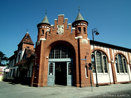Miejska hala targowa - zabytkowy budynek handlowy w Bydgoszczy