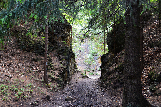 Wieciszowice - Przejcie do dawnego wyrobiska